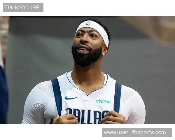 新赛季备战热潮来袭独行侠训练照展现浓眉冥想与弗拉格激情瞬间 新赛季备战热潮来袭独行侠训练照展现浓眉冥想与弗拉格激情瞬间